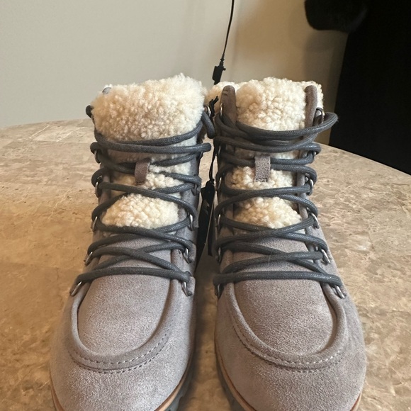 SOREL NL3337 Harlow Lace
Cozy WMNs 6 Gray Suede Ivory Shearling Laceup Boots - Picture 2 of 8